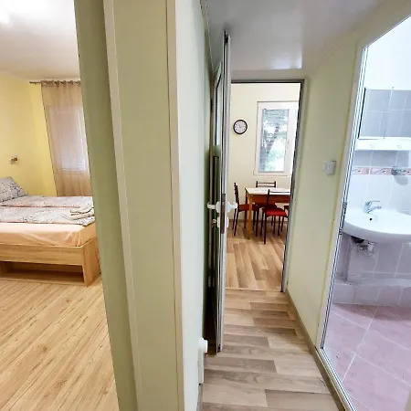 за гости, ж.к. зорница , бл.9 부르가스