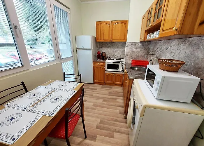 за гости, ж.к. зорница , бл.9 Daire Burgaz