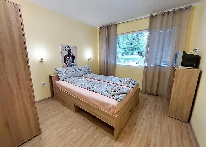 за гости, ж.к. зорница , бл.9 * Burgaz