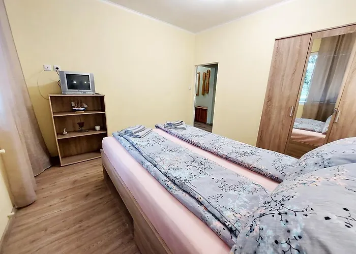 за гости, ж.к. зорница , бл.9 Daire Burgaz