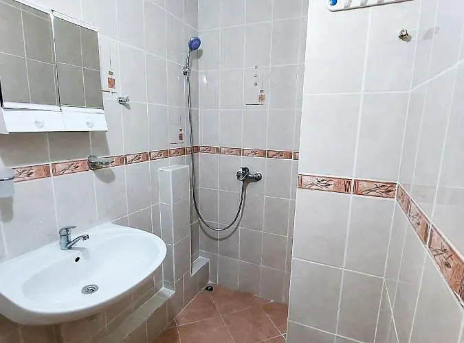 за гости, ж.к. зорница , бл.9 Burgaz